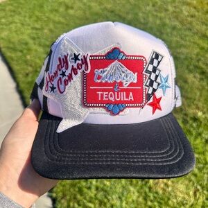 Howdy Cowboy Women's Black and White Hat